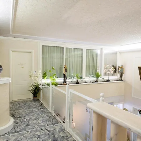 Lilla 3* דסנזאנו דל גארדה