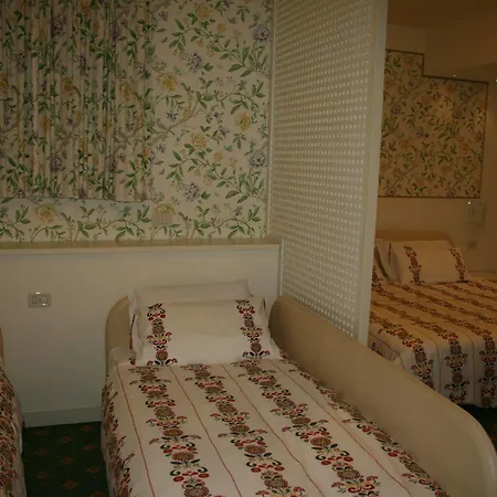 Hotel Lilla 3*
