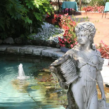 Lilla מלון דסנזאנו דל גארדה